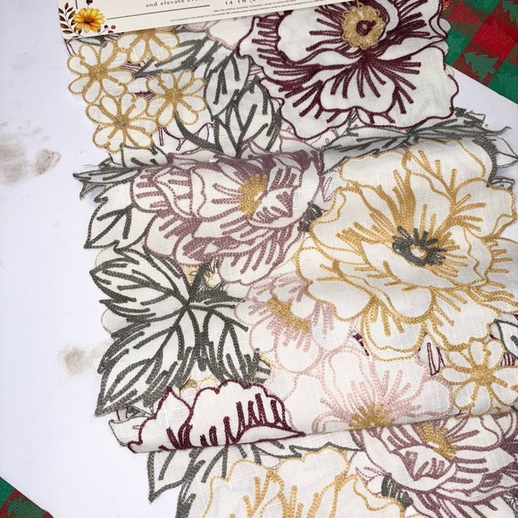 The little cottage table runner embroidered cutwork - Picture 2 of 8